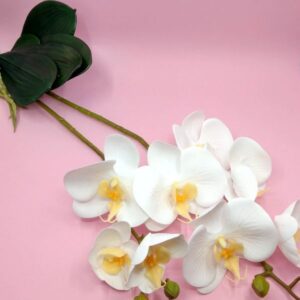 Élethű latex orchidea levéllel fehér 2 szálas