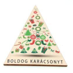 boldog-karacsonyt-festett-haromszog-fatabla-piros-zold-diszekkel-hobbykreativ