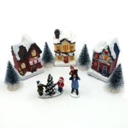 karacsonyi-falu-szett-vilagitos-hazakkal-fenyokkel-figurakkal-hobbykreativ