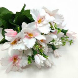 selyem-orchidea-csokor-feher-bogyos-diszitovel-pasztell-rozsaszin-23942-hobbykreativ